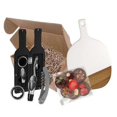 Подарочный набор "Совершенство вечера": доска, набор для вина, шоколадные медианты