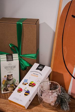 Набор «Пасека»: чай, конфеты с мёдом, стакан