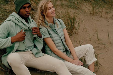 Женский стеганый жилет Iqoniq Meru из переработанного полиэстера AWARE™, 70 г/м²