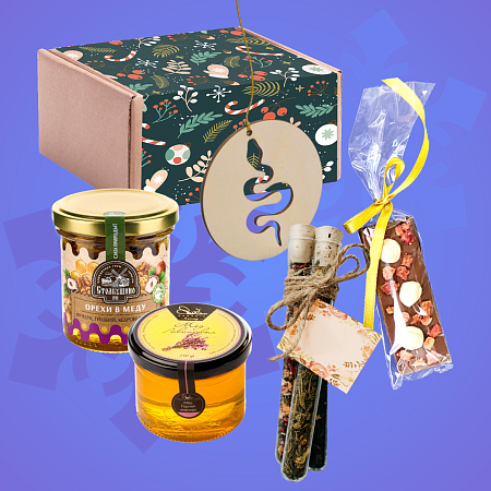 Подарочный набор "Деревенская мечта": мед, орехи, шоколад, елочная игрушка, чай 3 шт.