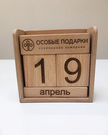 Вечный деревянный календарь с гравировкой