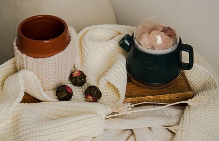 Подарочный набор «Снежная сказка»: увлажнитель, кружка, шарф, чай, лента, ящик