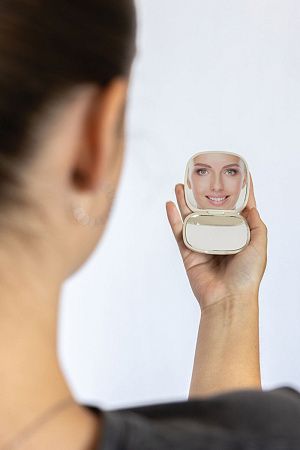 Зеркало для макияжа Reflecta из переработанного пластика RCS