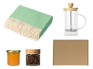 Подарочный набор с пледом, френчпрессом, чаем и вареньем