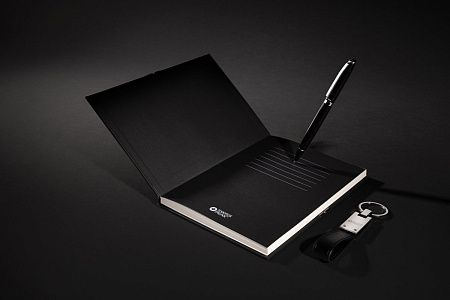 Блокнот Swiss Peak в комплекте с ручкой и брелком