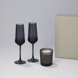 Подарочный набор свеча Энигма (Enigma) + 2 бокала для шампанского Блэк Эдишн (Black Edition) в серой коробке