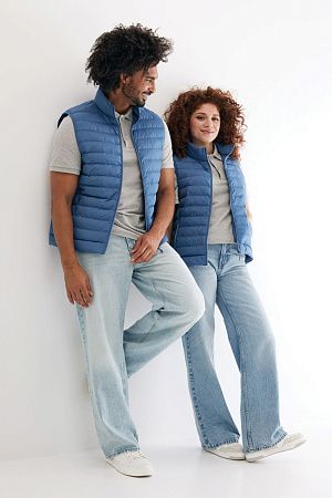 Женский стеганый жилет Iqoniq Meru из переработанного полиэстера AWARE™, 70 г/м²