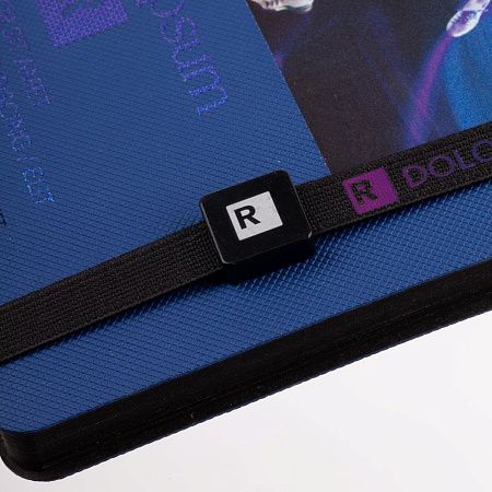 Квадратный шильдик на резинку Direct, черный