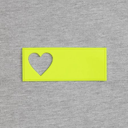 Лейбл из ПВХ с вырубкой «Сердце», желтый неон