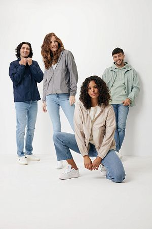 Ветровка Iqoniq Logan из переработанного полиэстера AWARE™, унисекс, 70 г/м²