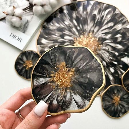 Подарочный набор «Золотая змея»: елочная игрушка, подставка из эпоксидной смолы, леденец