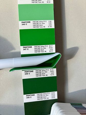 Ручка шариковая Pelican, пластиковая, белая/зеленая