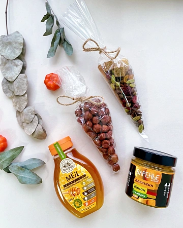 Подарочный набор «Глинт из рода Вейнов»: глинтвейн, фундук, мед, варенье