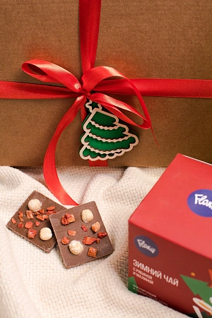 Набор «Зимняя прогулка»: бутылка с заварником, чай, шоколад, елочная игрушка