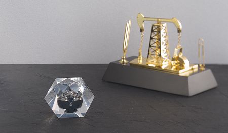 Пресс-папье "Нефтяная капля"