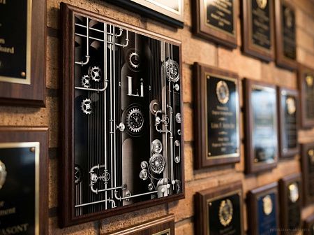 Плакетка Plaque, большая, венге с серебристой пластиной