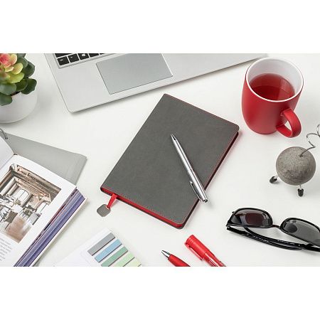 Ежедневник Flexy Latte А5, серый с красным срезом, недатированный, в гибкой обложке