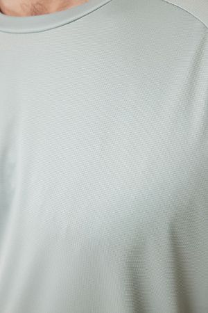 Спортивная футболка Iqoniq Tikal из переработанного полиэстера AWARE™, унисекс, 150 г/м²