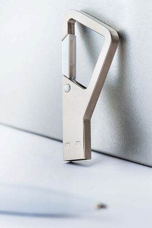 Флешка ZEVS Белая 4045.07.64ГБ