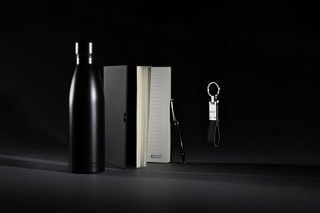 Термобутылка Swiss Peak в комплекте с блокнотом, ручкой и брелком