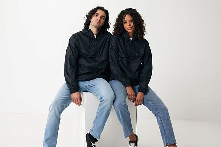 Ветровка Iqoniq Logan из переработанного полиэстера AWARE™, унисекс, 70 г/м²