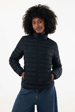 Женская стеганая куртка Iqoniq Maiko из переработанного полиэстера AWARE™